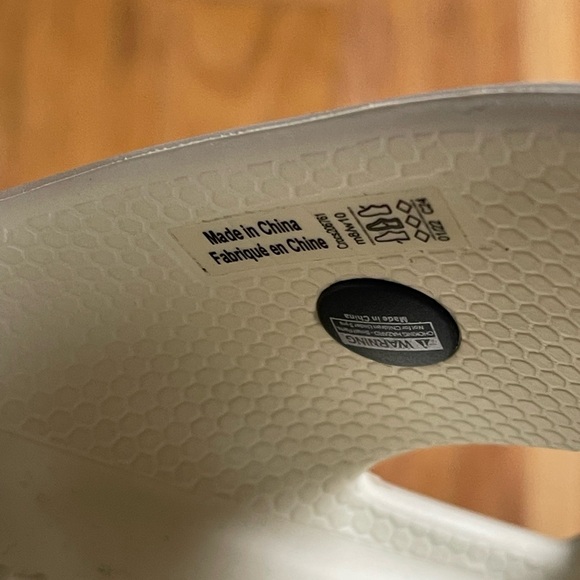 Crocs Unisex Classic Two-Strap Slide Sandals Cream Sz 10 - Picture 9 of 9